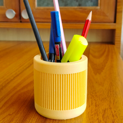 Fin Pattern Desk Pen Holder